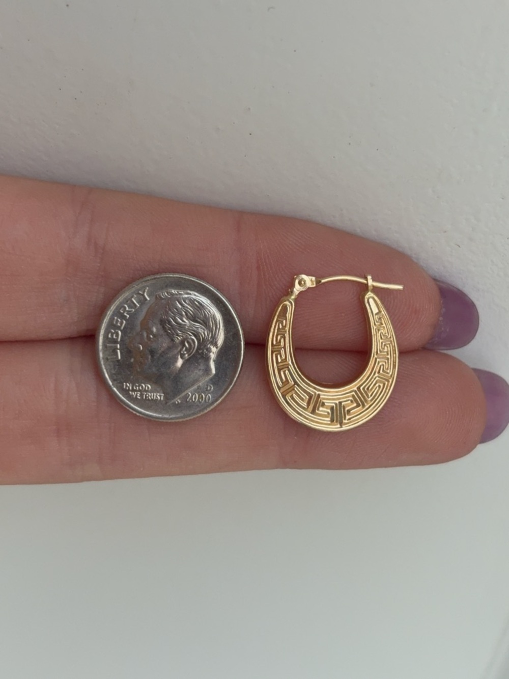 14k Vintage Oval Greek Key Hoop Earrings Yellow Gold - Picture 4 of 6